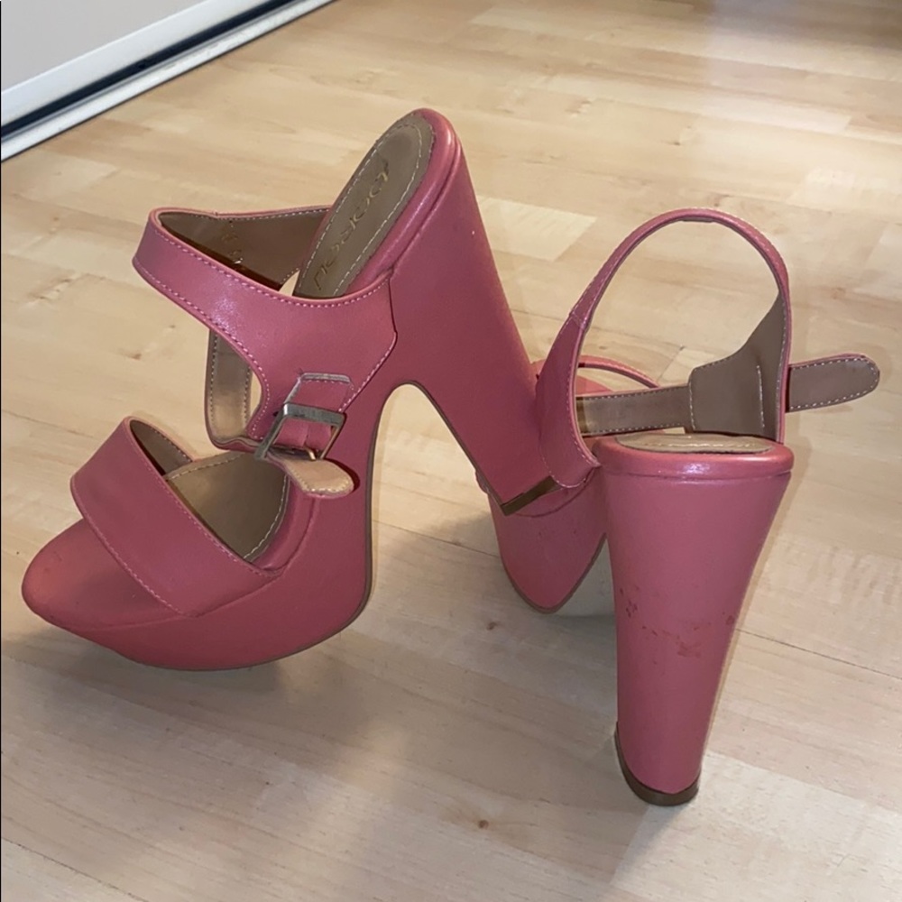 Heels - Picture 3 of 4